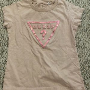 Girl’s pink guess t-shirt